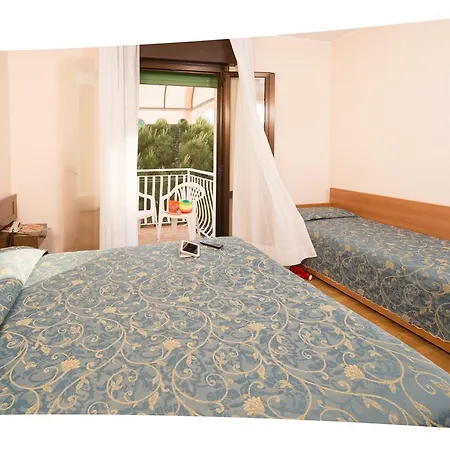 Ξενοδοχείο Trevi 3*