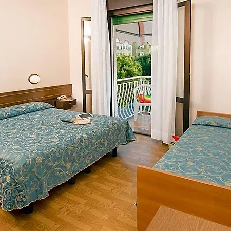 Trevi فندق ليدو دي يسولو