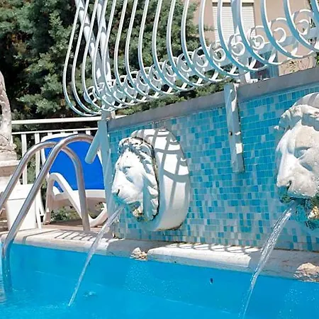 Trevi 3*